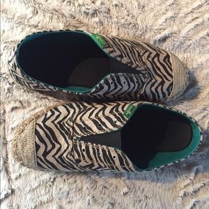 Sanuk zebra striped sneakers