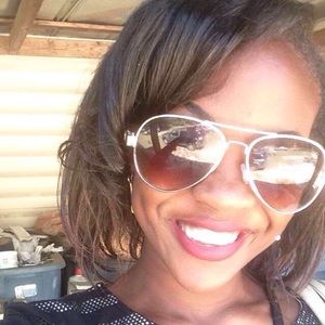 Meet your Posher, Alecia