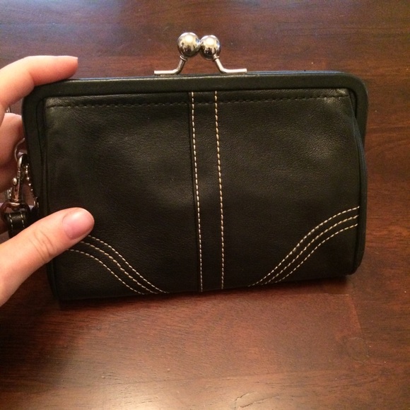 Coach black leather wristlet - Picture 2 of 3