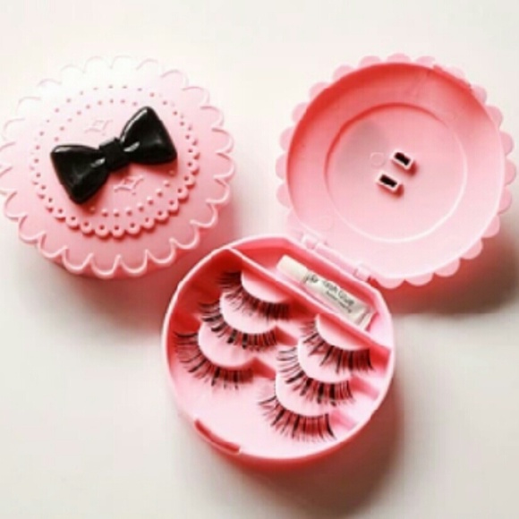 Eyelash bow case