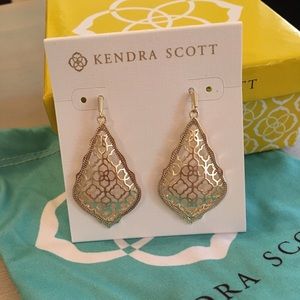 Kendra Scott gold filigree earring- BRAND NEW!