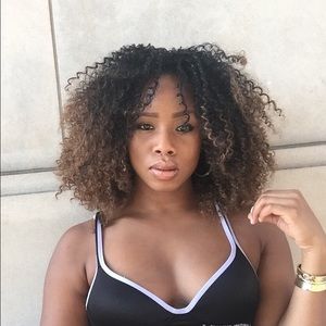 Meet your Posher, Dee