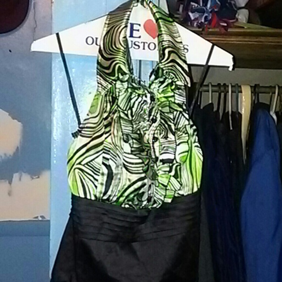 Backless shirt w collar - Picture 1 of 3