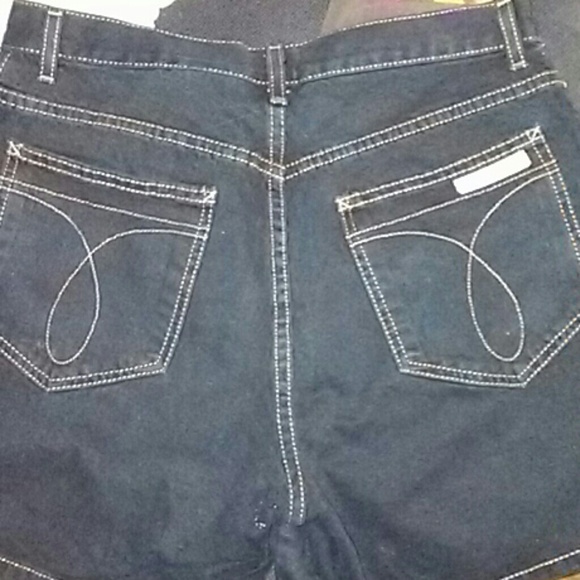 Shorts - Picture 2 of 4