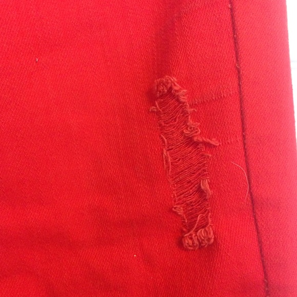 Slightly distressed red skinny jeans - Picture 2 of 2