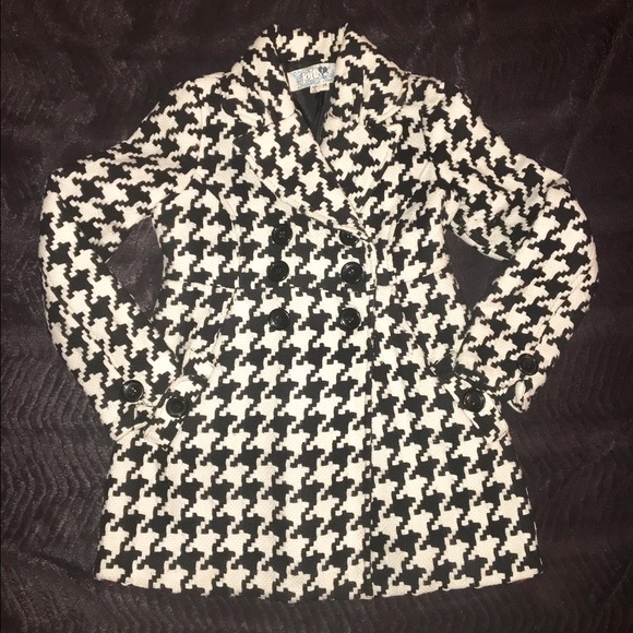 Houndstooth coat.