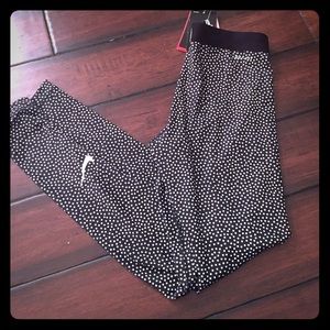NWT Nike pro dry fit /stay warm workout leggings.