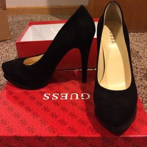 Black Guess heels size 7.5 ✨