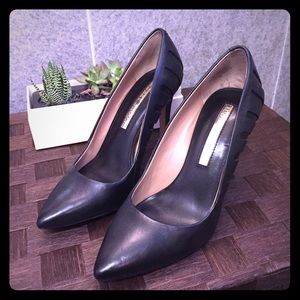 Audrey Brooke Black Pumps