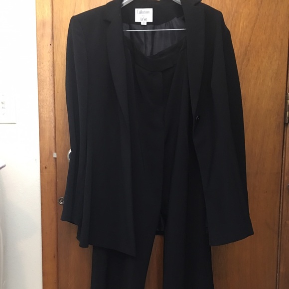 JC Penny's woman's business suit. Only worn once. - Picture 1 of 2