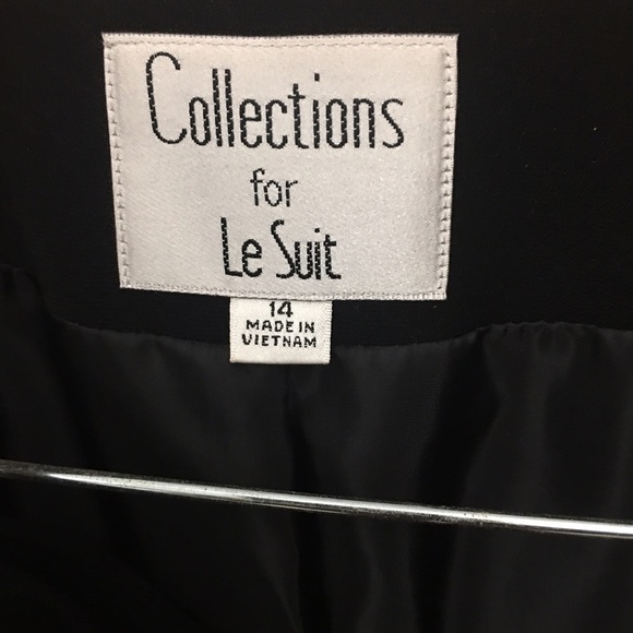 JC Penny's woman's business suit. Only worn once. - Picture 2 of 2