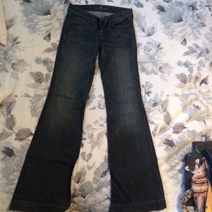 Seven jeans with detail on the back pockets