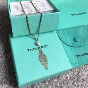 TIFFANY & CO. Chain Silver and Pearl necklace