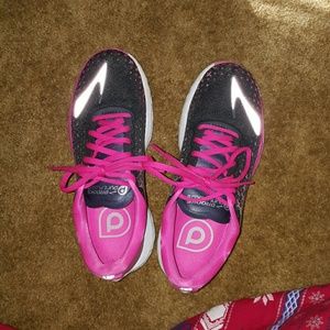 Brooks walking shoes