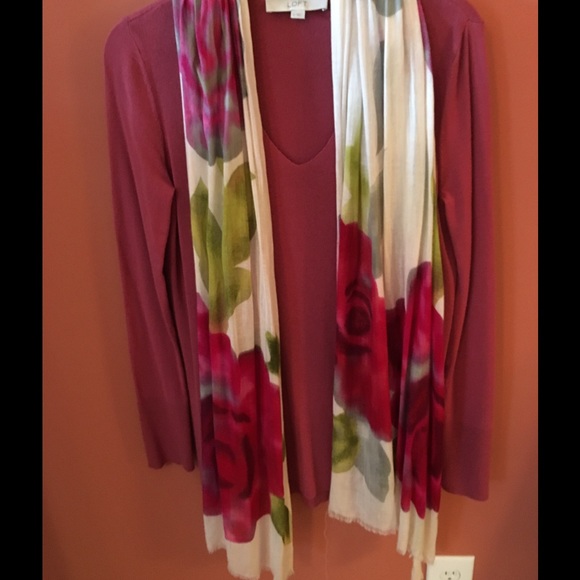 Long floral scarf. Good condition.