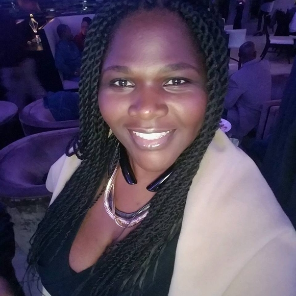 Meet your Posher, Cassandra