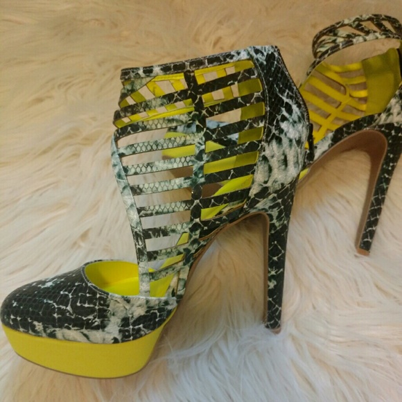 ⚡️New Neon Snakeskin heels!!⚡️