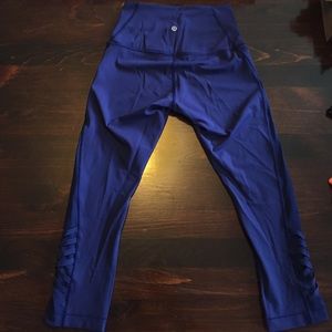 Lululemon navy crops
