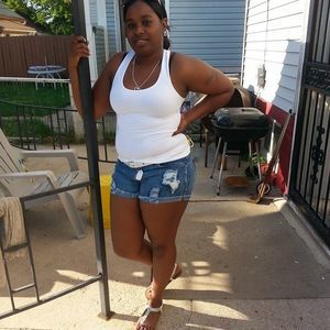 Meet your Posher, Esha