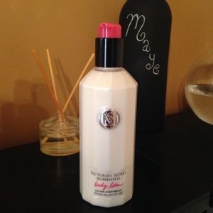 VICTORIA SECRET bombshell lotion