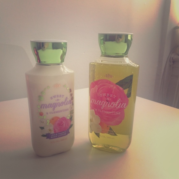 Bath&Body Works- set of shower gel and body lotion