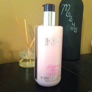 Body By ViCTORIA SECRET