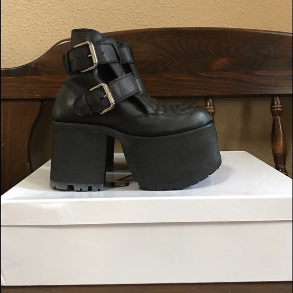 UNIF Downer Boot