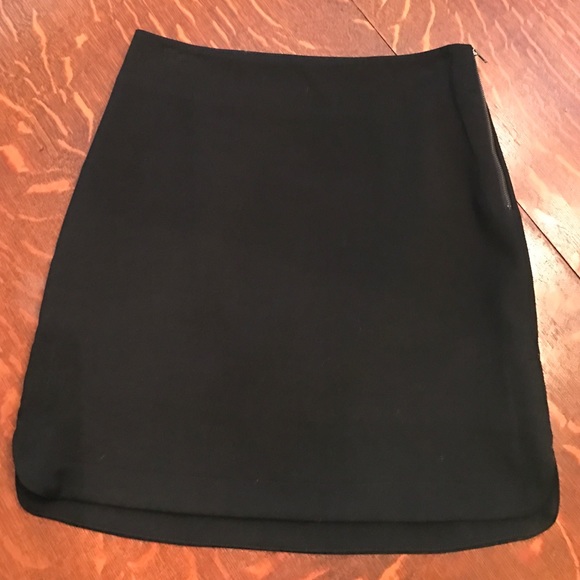 Loft skirt. Black. Size small. Nice details.