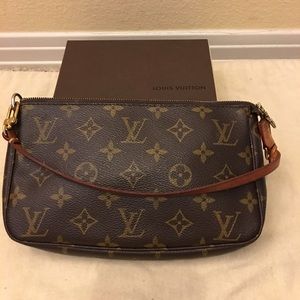 100% auth Louis Vuitton Monogram Pochette