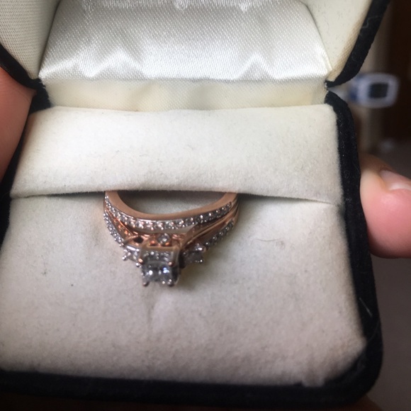 Ring - Picture 1 of 4