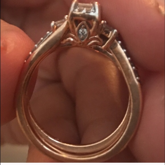 Ring - Picture 3 of 4