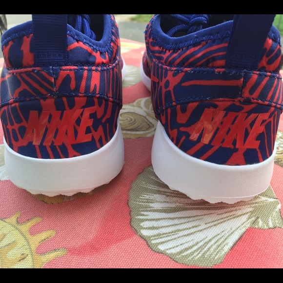 Nike Juvenate print women's red sneakers (Roshe) - Picture 4 of 4