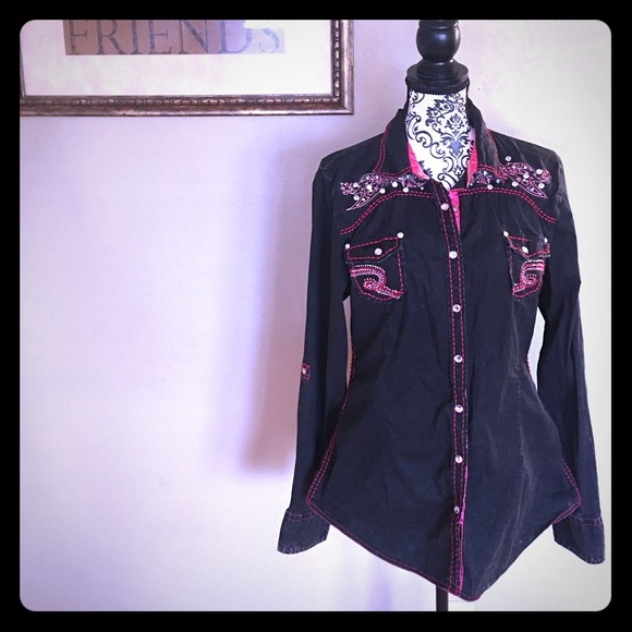 Gorgeous black and red roar snap down shirt