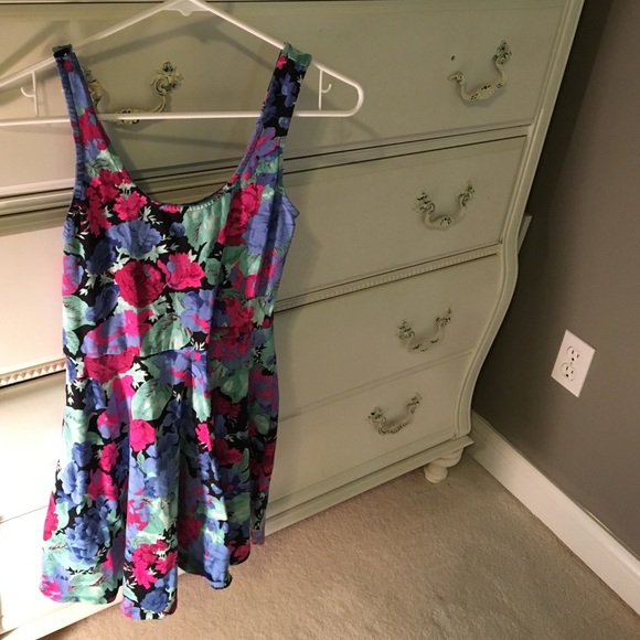 Floral flowing dress never worn