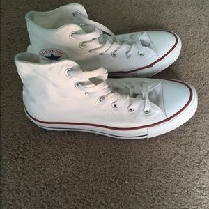 White Converse Women's size 7 Sneaker