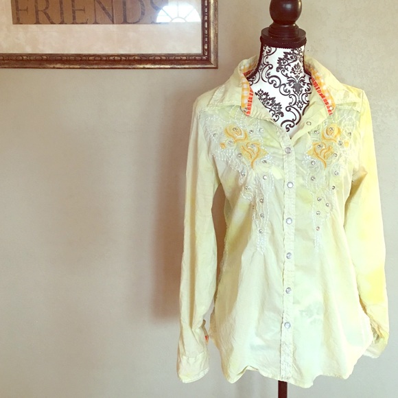 Amazing snap down long sleeve ROAR shirt