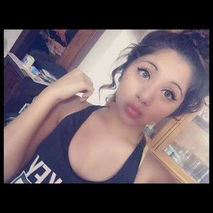 Meet your Posher, Esmeralda