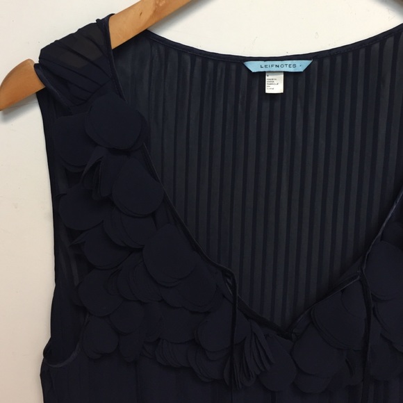 Navy simple pleated blouse - Picture 2 of 4