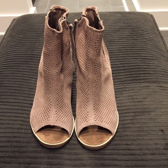 Ankle booties with peep toe