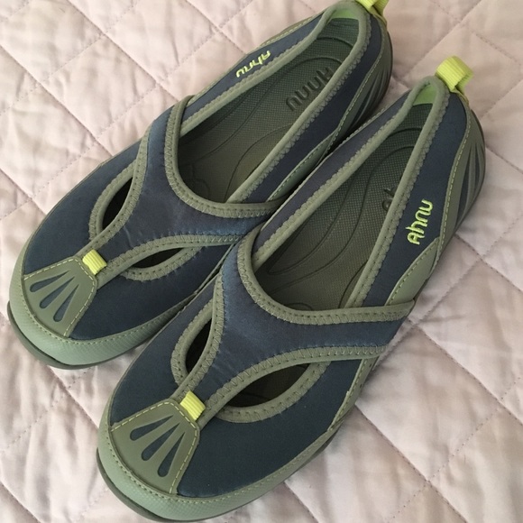NWOT Ahnu Flats Sneakers Outdoor shoes