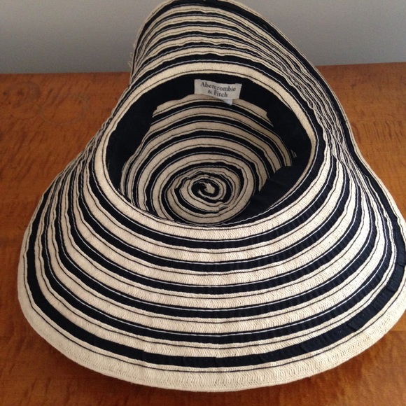 Hat - Picture 3 of 4