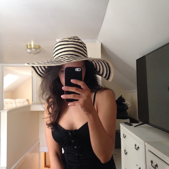 Hat - Picture 4 of 4