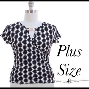 Gorgeous details on this black and white top NWT