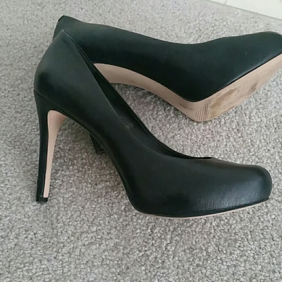 BCBG BLACK HIGH HEEL