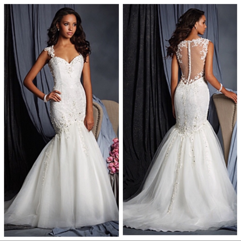 *SOLD* Low Backline Mermaid/Trumpet Wedding Dress