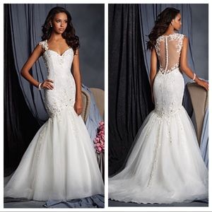 *SOLD* Low Backline Mermaid/Trumpet Wedding Dress