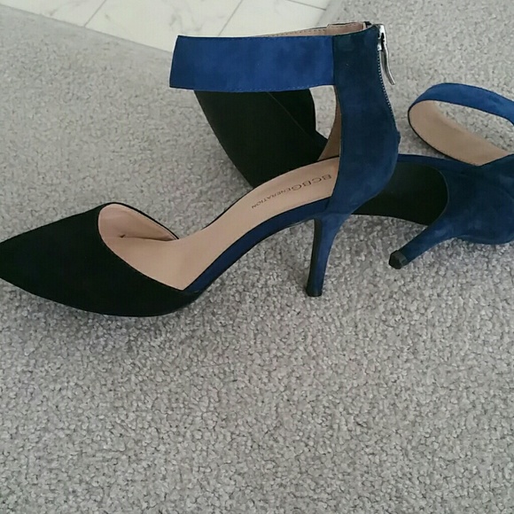 BCBG BLUE AND BLACK HEEL