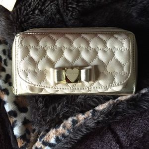 🎁🎁 Betsy Johnson Clutch Wallet 🎁🎁