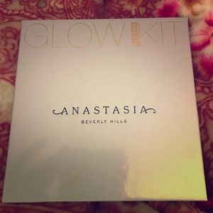 Anastasia glow kit in sweets