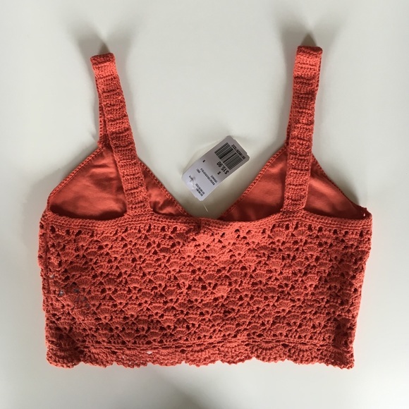 Forever 21 Tops - NWT ⭐️ Burnt Orange Crochet Crop Top Forever 21 Tops - NWT ⭐️ Burnt Orange Crochet Crop Top